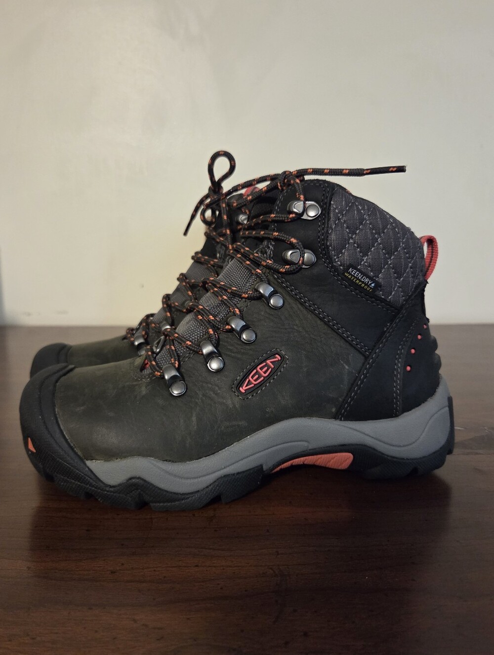 Keen Revel III Waterproof Hiking Boots Black/Gray Women's Sz 5 Worn Once